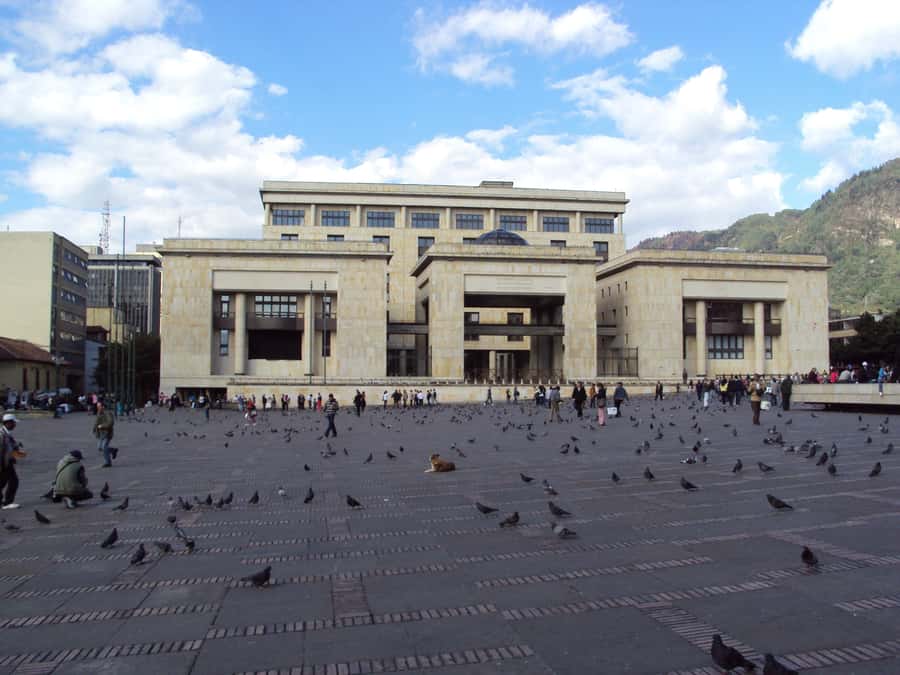 Bogotá: Private Candelaria Walking Tour with Gold Museum - Who should book this experience?