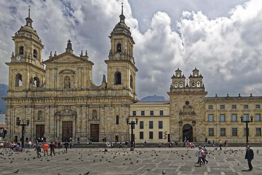 Bogotá: Private Guided Tour with Monserrate & La Candelaria - Plaza Bolívar and Bogotá’s public heart