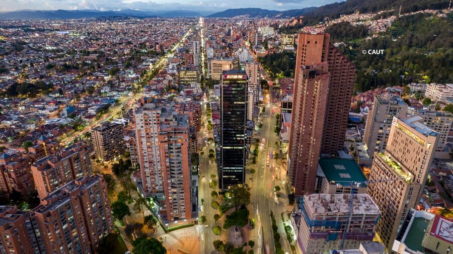 Bogotá: Private Guided Tour with Monserrate & La Candelaria - Botero Museum: a lighter artistic stop