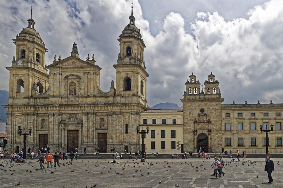 Bogotá: Private Guided Tour with Monserrate & La Candelaria - Walking La Candelaria’s old streets