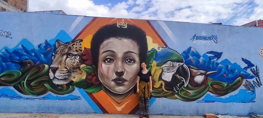 Bogotá´s Barrios: El Paraíso Favela Tour with Cable Car - The City Viewpoint and Colombian Snack