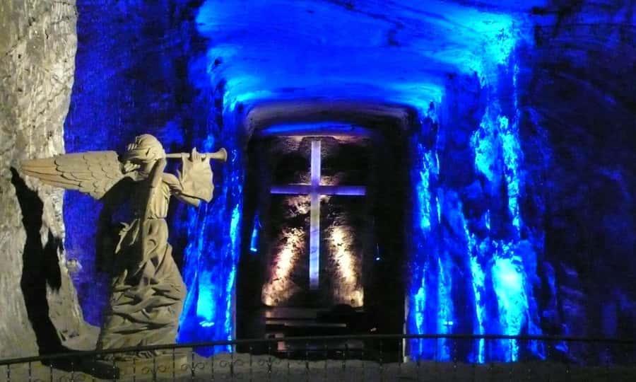 Bogotá: Salt Cathedral and Andrés Carne de res tour! - Why this unusual Bogotá day trip works