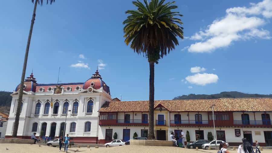 Bogotá: Salt Cathedral & Lake Guatavitá Tour with Lunch - Why this day works so well from Bogotá
