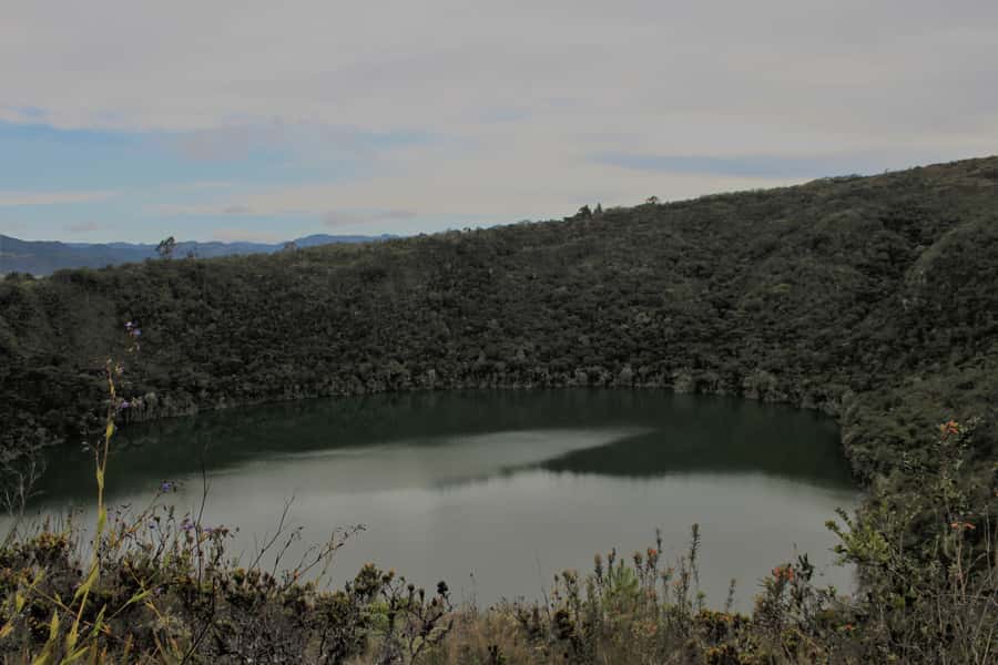 Bogotá: Salt Cathedral & Lake Guatavitá Tour with Lunch - Lunch and the taste of a local stop