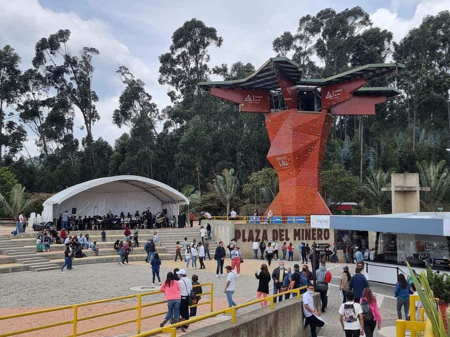 Bogotá: Salt Cathedral & Lake Guatavitá Tour with Lunch - Tominé Reservoir and colonial Guatavitá
