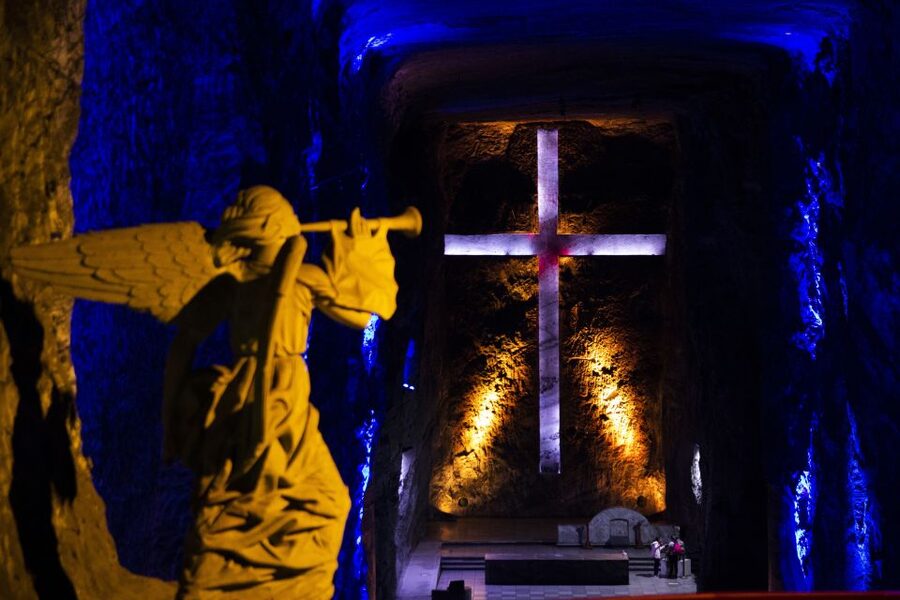 Bogotá: Salt Cathedral Private Tour with Entry Ticket Basic - Entering the Salt Cathedral at 180 meters below ground