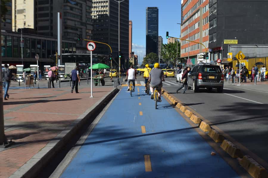Bogotá: Shared Bike Tour - Parkway Boulevard and the bullring
