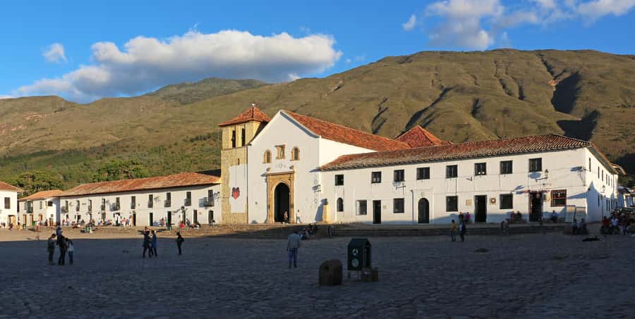 Bogota: Tour to villa de Leyva raquira casa terracota & more - Leaving Bogotá for the Puente de Boyacá