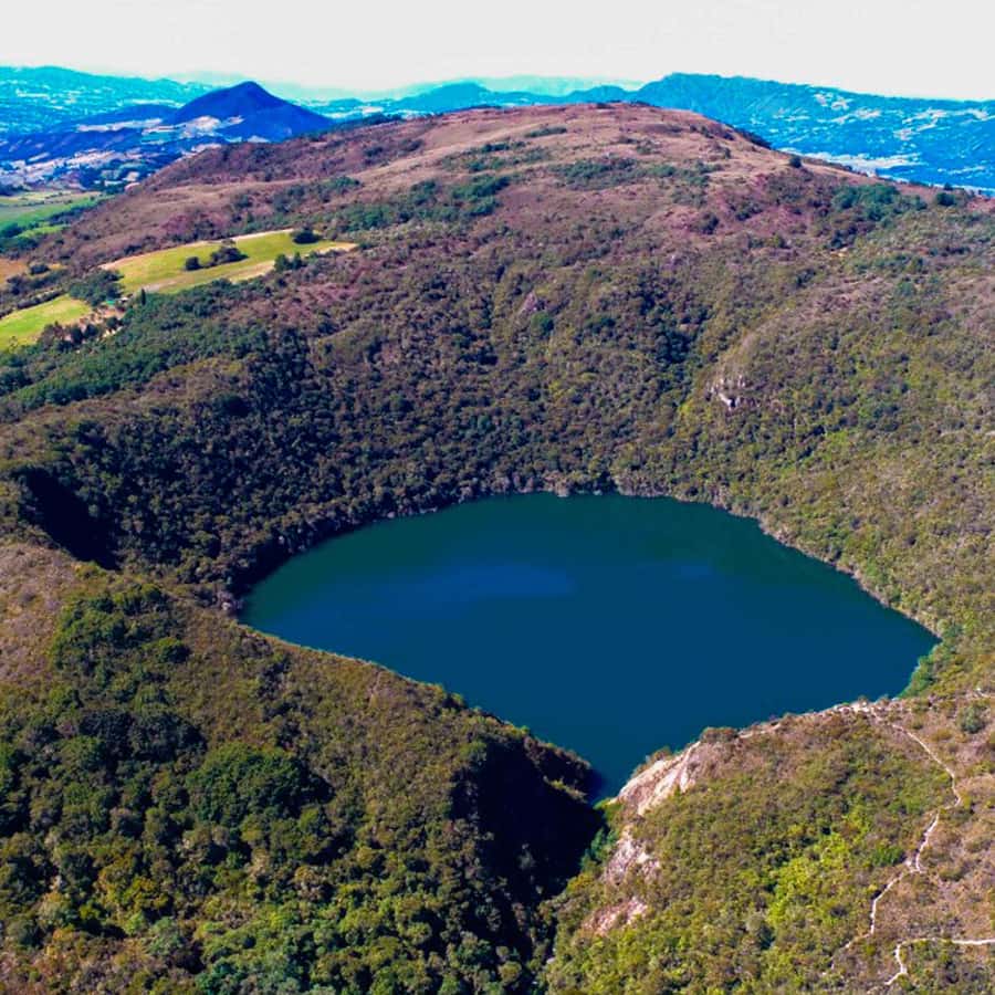 Bogota: Zipaquirá Salt Cathedral and Lake Guatavita Day Tour - The two-hour walk to Lake Guatavita