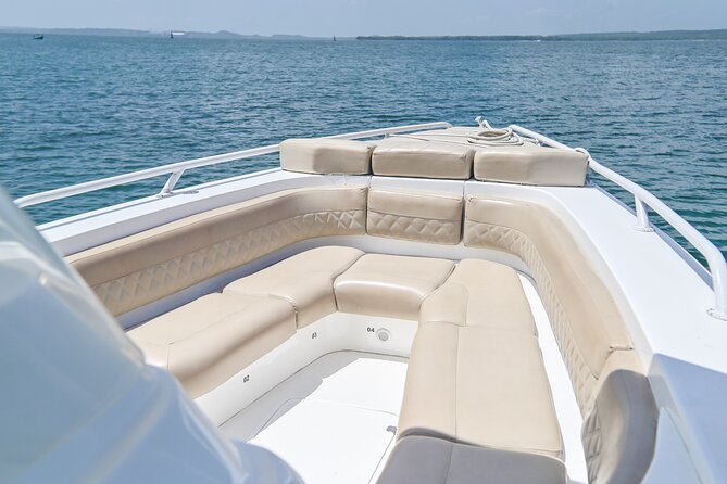 Boraina, 34 FT Luxury boat rental in Cartagena - Rosario Islands and Clear Caribbean Water
