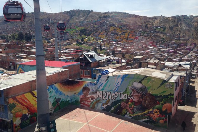 Cable car to el Paraiso, the city slum - From Teusaquillo to the TransMiCable