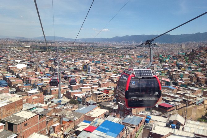 Cable car to el Paraiso, the city slum - The TransMiCable Ride to El Paraíso