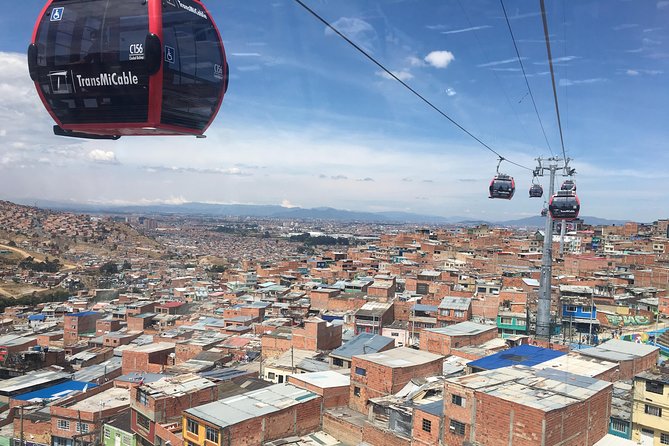 Cable car to el Paraiso, the city slum - Walking Through El Paraíso’s Street Art