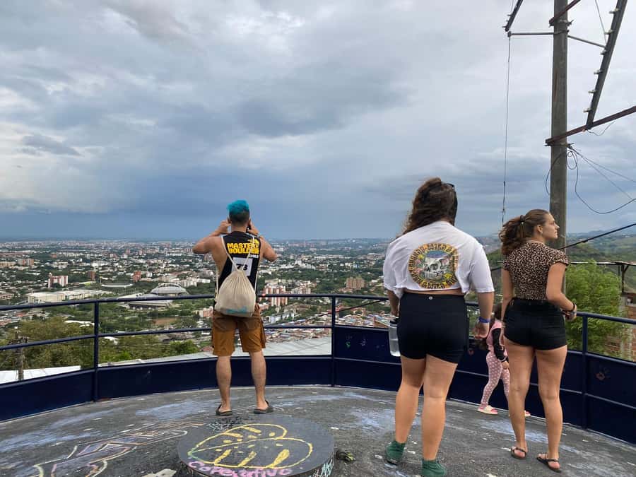 Cali: Comuna 20 Siloé Street Art Tour - Walking Conditions, Weather, and What to Carry