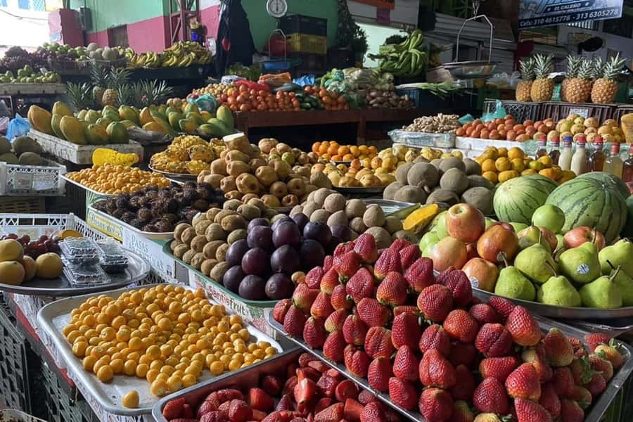 Cali: Fruit Market Walking Tour with Tastings - Walking into Galeria Alameda