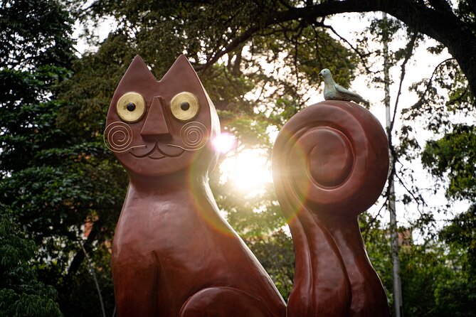 Cali: Historic city, full of stories (Special city tour) - Gato de Tejada, river photographs, and city symbols