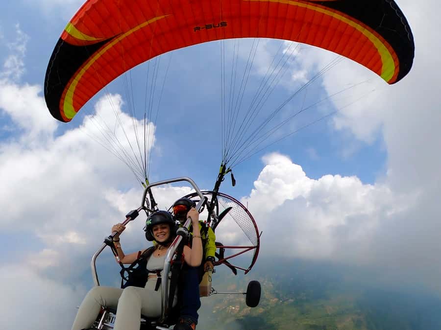 Cali: Paratrike Flight - Paragliding - Preparing for a Tandem Flight