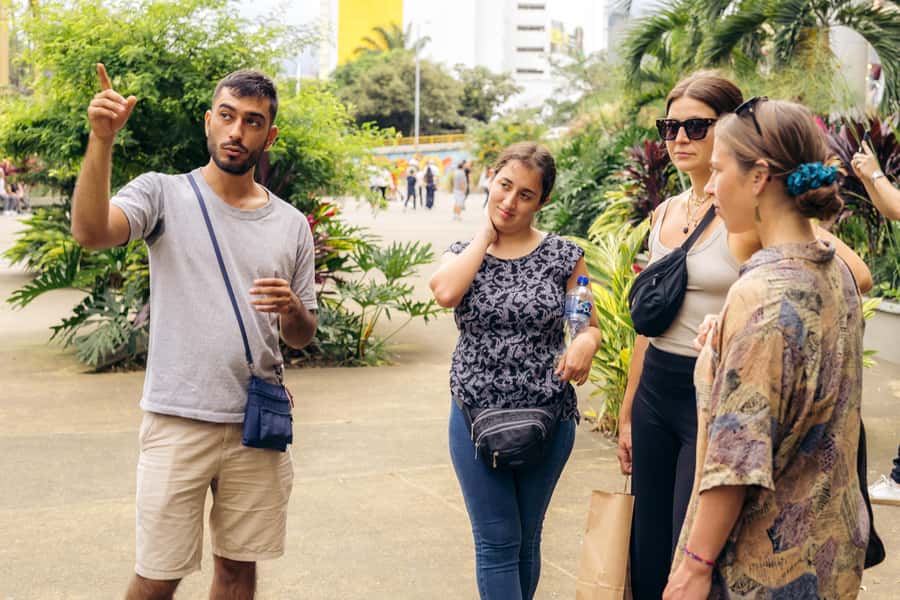 Cali: Street Food Tour - Starting on Bulevar del Río