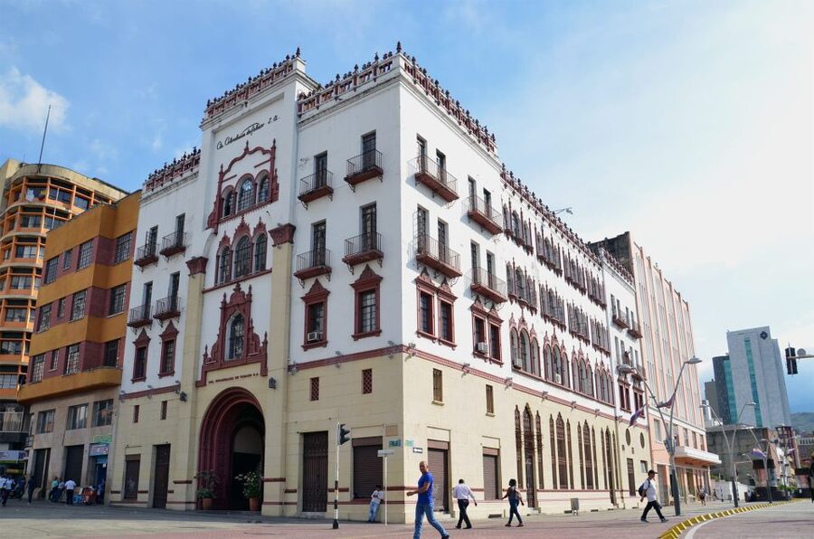 Cali: Three hours walking Cali City discovery tour - What the traditional drink adds