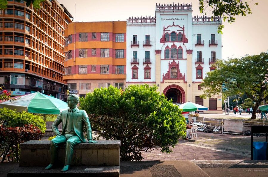 Cali: Three hours walking Cali City discovery tour - El Gato del Río and the Cali River
