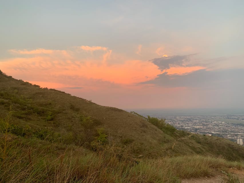 Cali: TRES CRUCES - Cali's most popular hike and monument - Who should book this hike