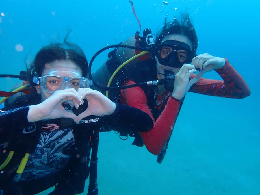 Cartagena: 2 Tanks Dive Plan For CERTIFIED DIVERS - The surface break includes fruit, snacks, and water