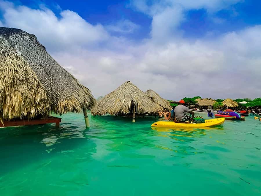 Cartagena: 4 Island Day Trip by Boat and Caribbean Lunch - Agua Azul offers a short reset