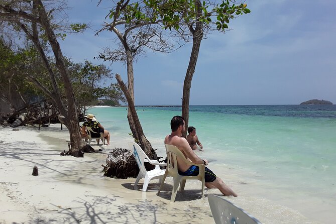 Cartagena : 4 premium islands - A moving introduction to the Rosario Islands