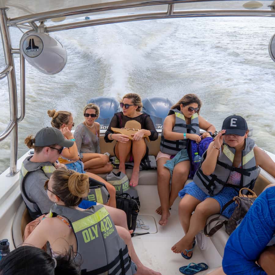 Cartagena: 5 Island Boat Tour with Night Bioluminescent Stop - Cholón offers a short, social beach stop