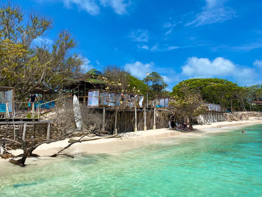 Cartagena: 5-Island Trip by Boat with Lunch and Snorkeling - Cholon, where the party starts in the water