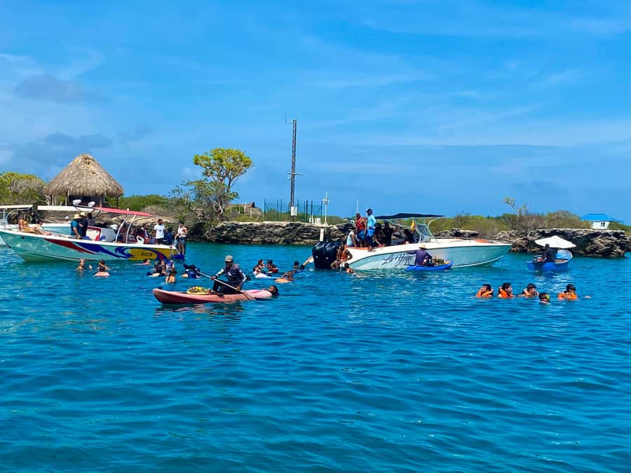 Cartagena: 5-Island Trip by Boat with Lunch and Snorkeling - Lunch at Playa Tranquila