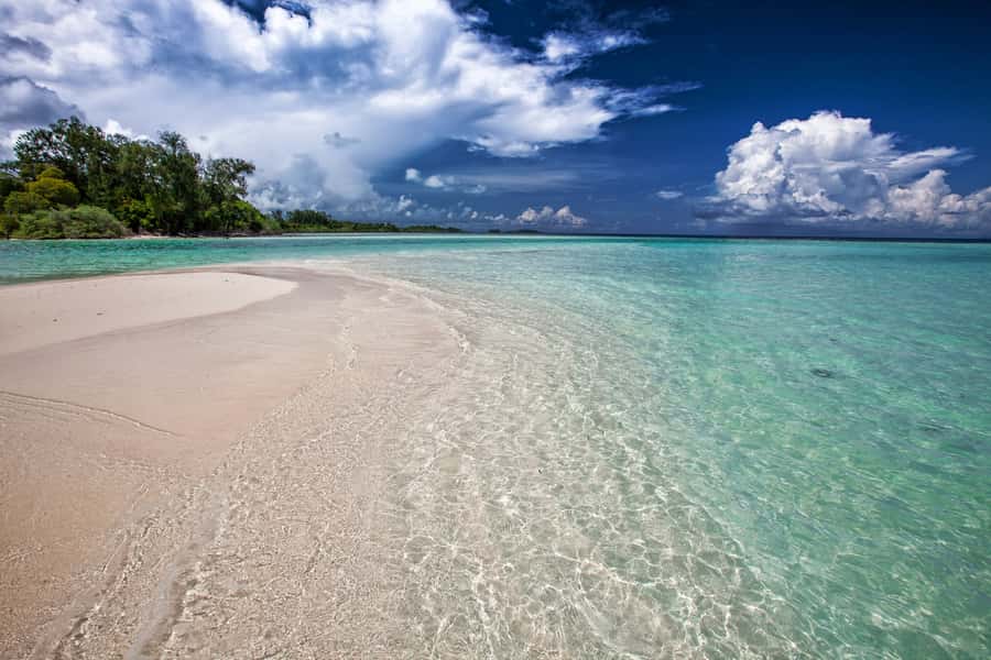 Cartagena: 5 Islands Boat Tour with Lunch, Snorkeling, & Bar - Snorkeling at the natural pool of San Martín de Pajarales