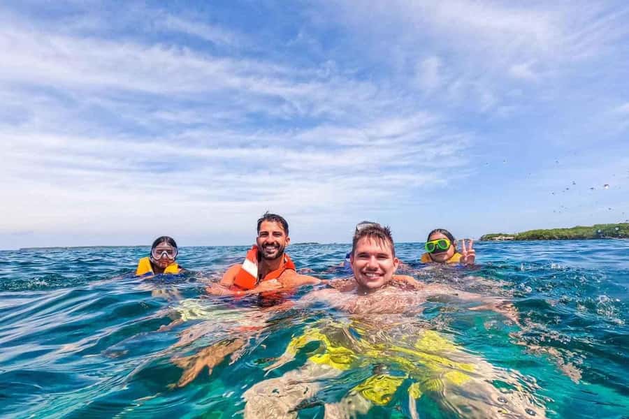 Cartagena: 5 Rosario Islands, Full party with drinks, Snorkeling and lunch - Playa Tranquila on Barú