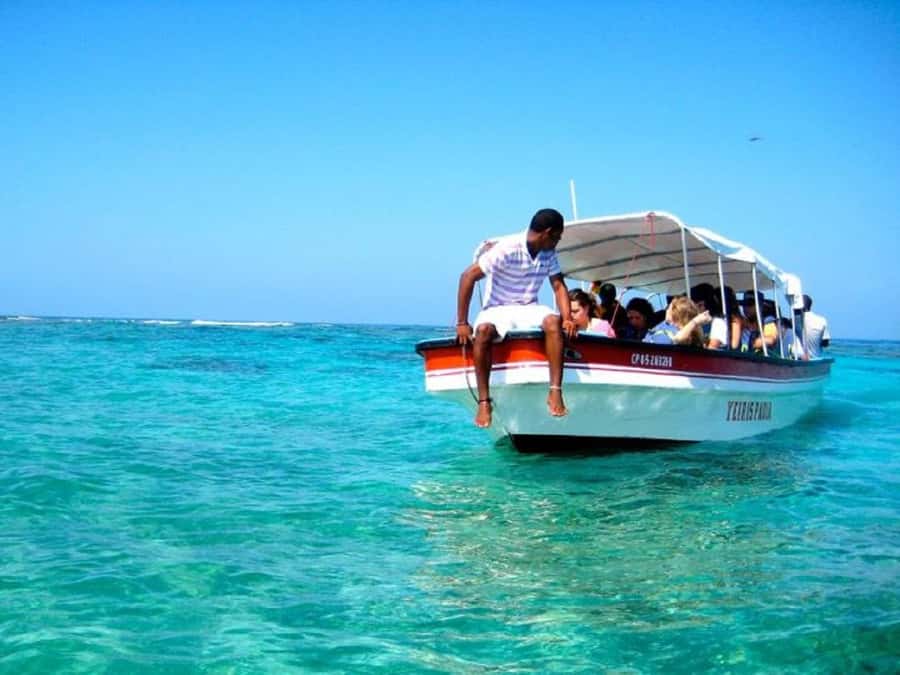 Cartagena: All-Inclusive Rosario Islands Speedboat Tour - Lunch at Playa Tranquila on Barú