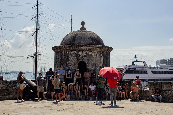 Cartagena Antigua & Barrio Getsemani group with audio system - A quiet pause at Biblioteca Bartolomé Calvo