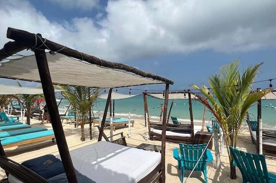 Cartagena: Barú Beach Tour with Optional Bird Aviary - Arriving at Barú and reaching the beach