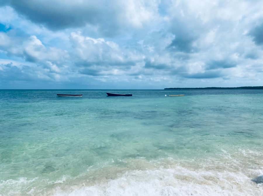 Cartagena: Baru Island & Playa Tranquila Day Trip with Lunch - Playa Tranquila, beautiful but not always quiet