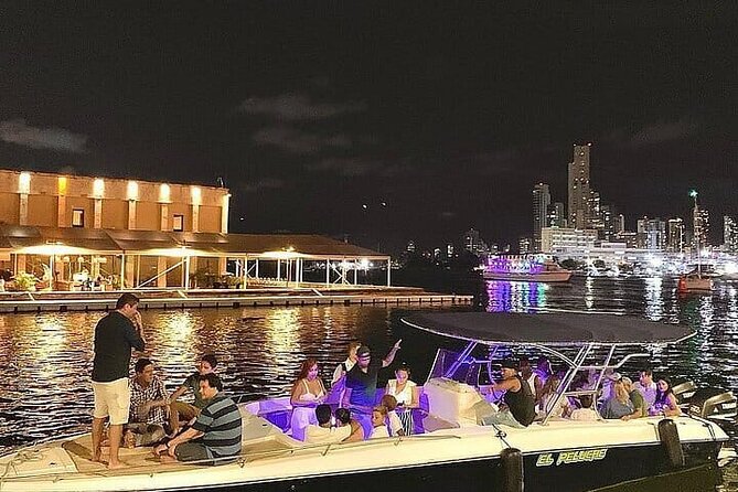 Cartagena Bay tour with open bar included. - The 1-hour-45-minute panoramic ride
