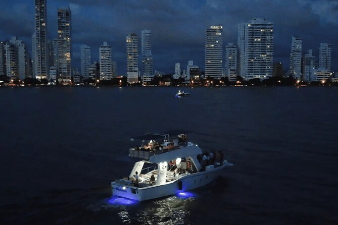 Cartagena Bay tour with open bar included. - Rum, Coca-Cola, and the limits of the open bar
