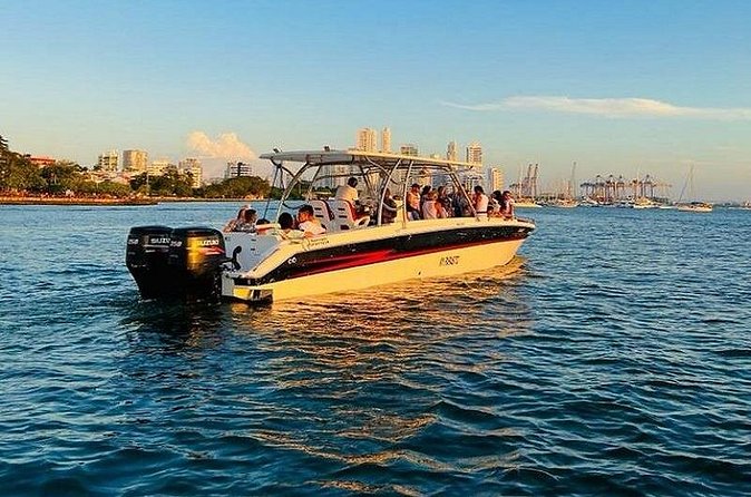 Cartagena Bay tour with open bar included. - Who should book this Cartagena evening cruise?