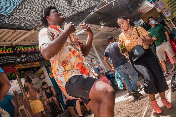 Cartagena Bazurto Market Tour: Authentic Local Flavor - Entering Mercado de Bazurto