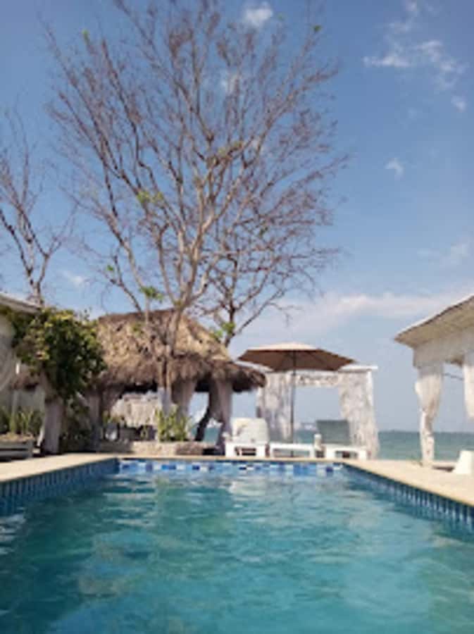 Cartagena: Beach House Tamarindo Tour - The first welcome at Playa Punta Arena