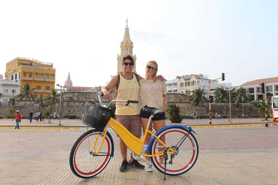 Cartagena: Bike rental 1 hour to 24 hours - Riding through the Centro Histórico