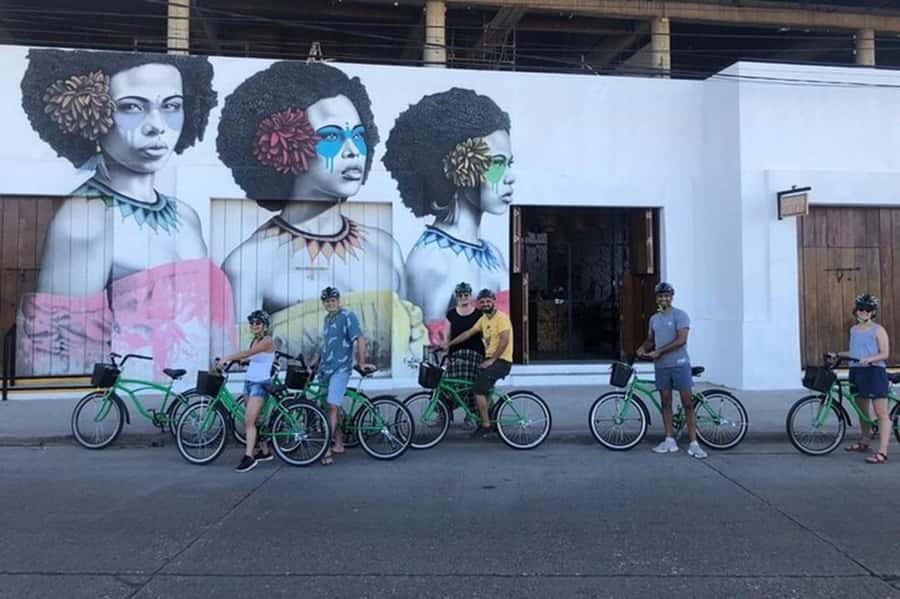 Cartagena: Bike rental 1 hour to 24 hours - Crossing toward Bocagrande