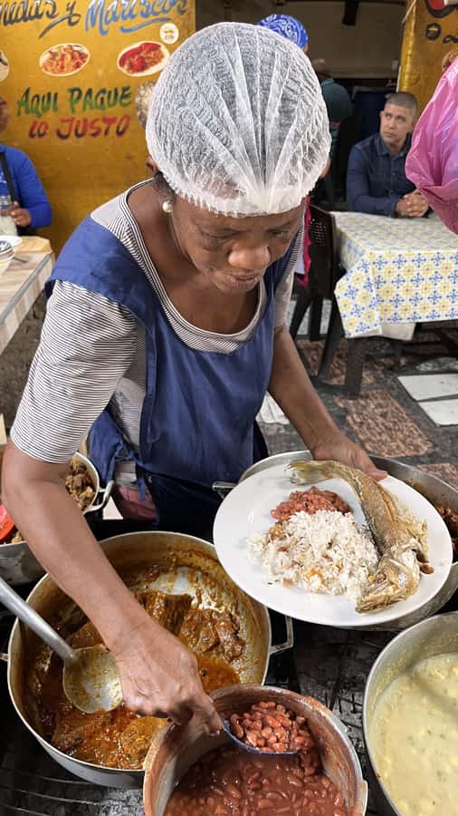 CARTAGENA: BIKE RIDE WITH LUNCH AT BOURDAIN'S FAVORITE SPOT - Guides, language, and group size