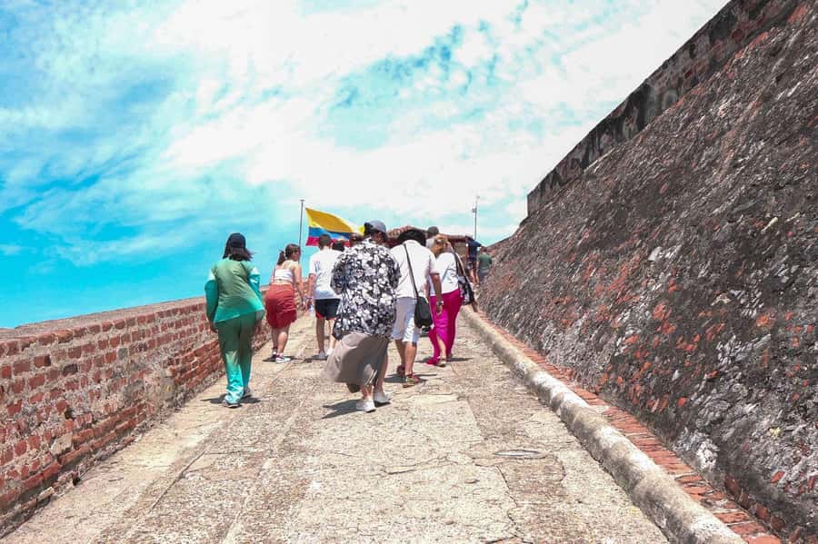 Cartagena: BILINGUAL CITY TOUR San Felipe Castle & Old city - San Felipe Castle, the tour’s strongest stop