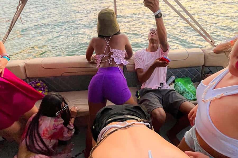 Cartagena: Boat Party in the Bay of Cartagena with Open Bar - Key points to know before booking