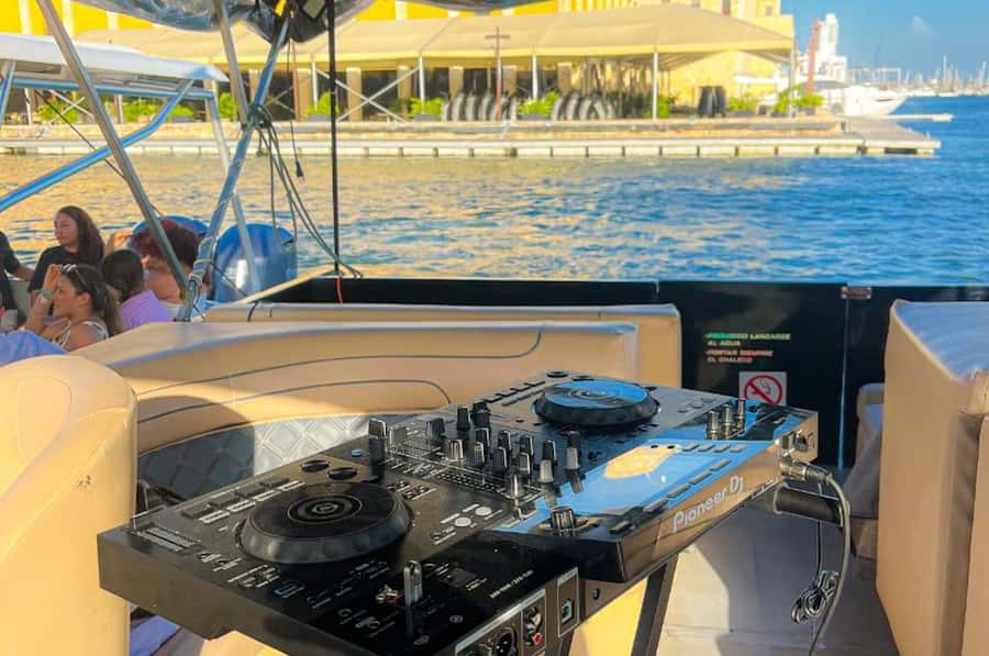 Cartagena: Boat Party in the Bay of Cartagena with Open Bar - What the open bar and music add