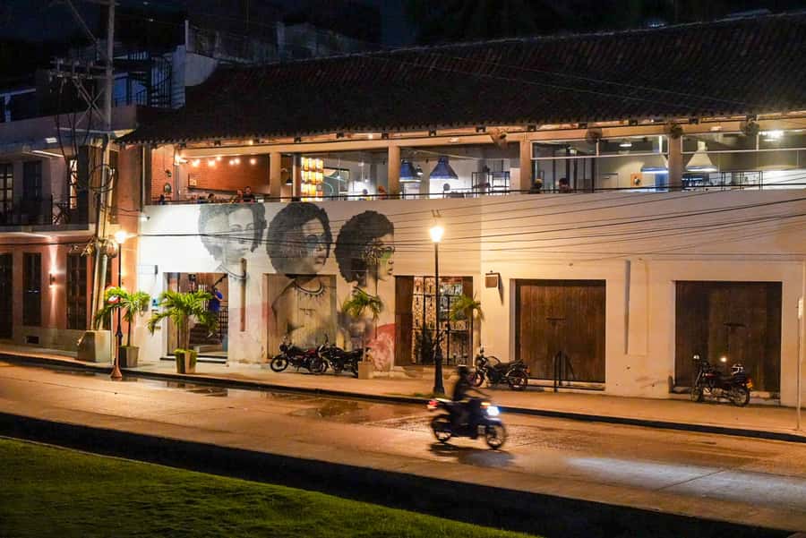 Cartagena: Boutique Rum and Chocolate Tasting at Lunático - A social evening with room for conversation