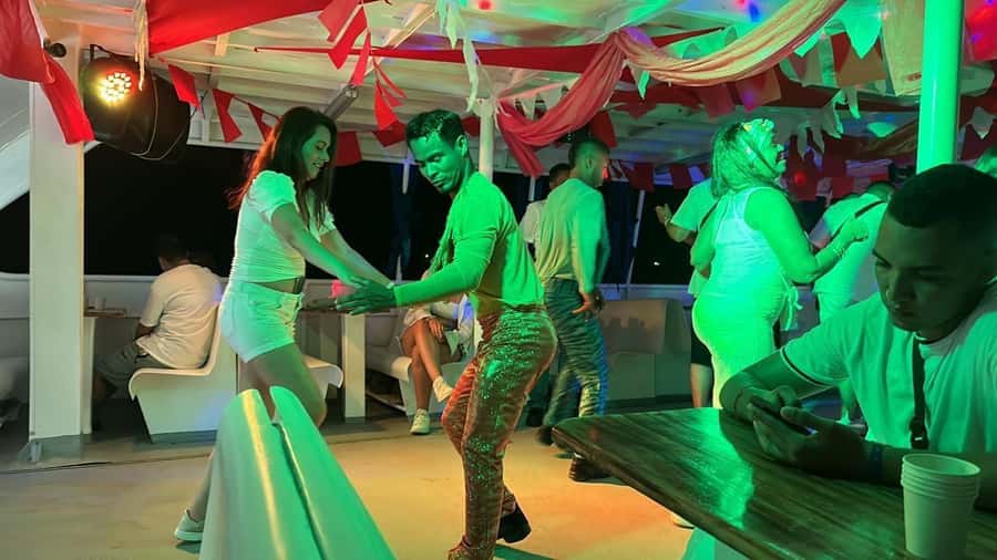 Cartagena: Buffet & party night,cocktails sailing in the bay - FAQ